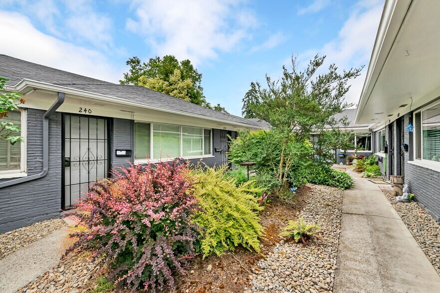 More Photos Of 206-240 NE 66th Ave, Portland Apartments For Sale