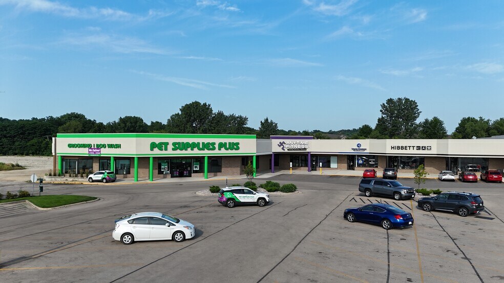 More Photos Of 1810-1880 S West Ave, Freeport Unknown For Lease