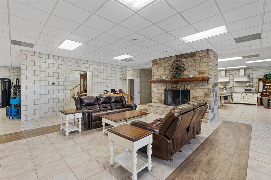 More Photos Of 1092 FM 3000, Elgin Specialty For Sale