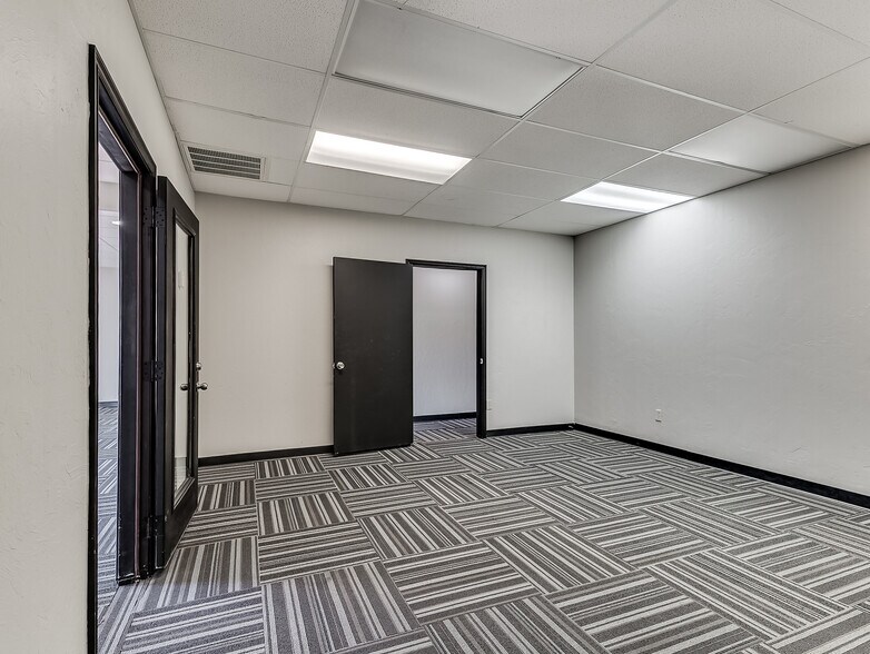 More Photos Of 17311 NE 23rd St, Choctaw Office For Sale