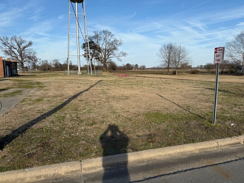 More Photos Of 102 Center st, Calypso General Retail For Sale