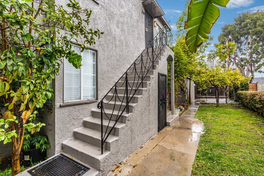 More Photos Of 2117 Stewart St, Santa Monica Apartments For Sale