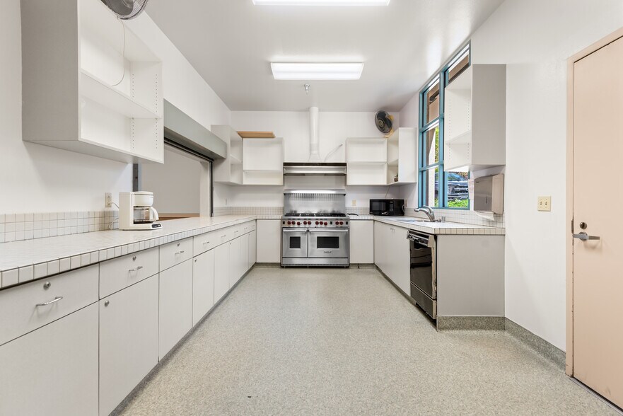 More Photos Of 816 Camarillo Springs Rd, Camarillo Office For Sale