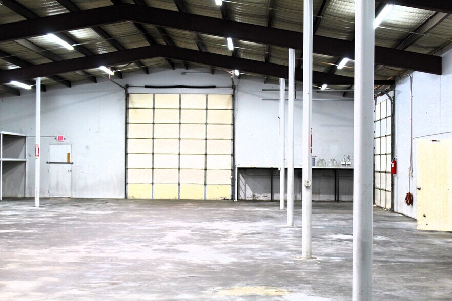 More Photos Of 1810 Barnett Dr, Weatherford Warehouse For Lease