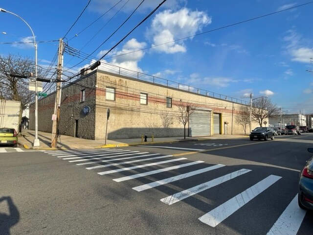 More Photos Of 18-81 Steinway St, Astoria Warehouse For Sale