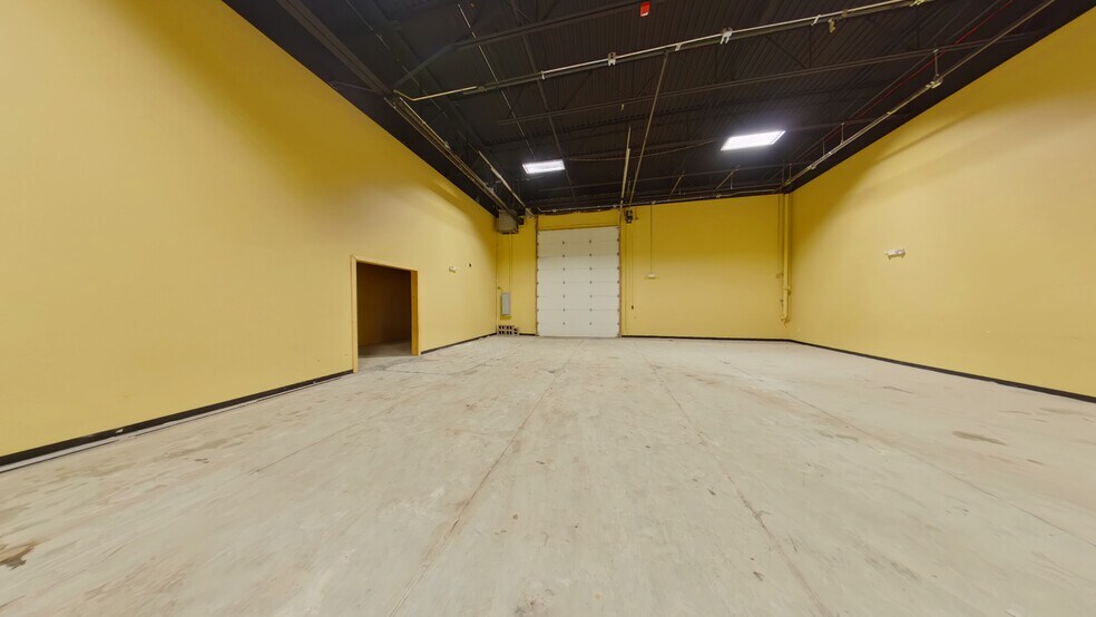 More Photos Of 1655 W Hamlin Rd, Rochester Hills Distribution For Sale