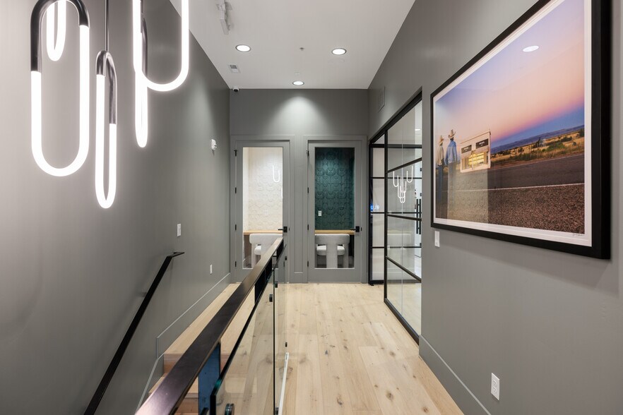 More Photos Of 4554 Forestdale Dr, Park City Light Manufacturing For Sale
