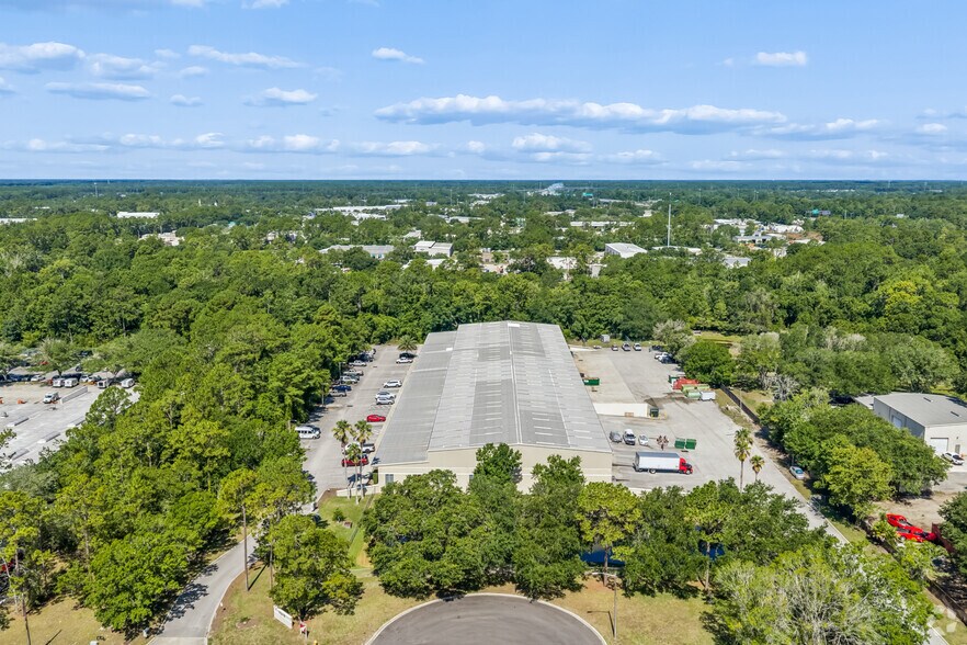 More Photos Of 11210 E Phillips Industrial Blvd, Jacksonville Warehouse For Lease