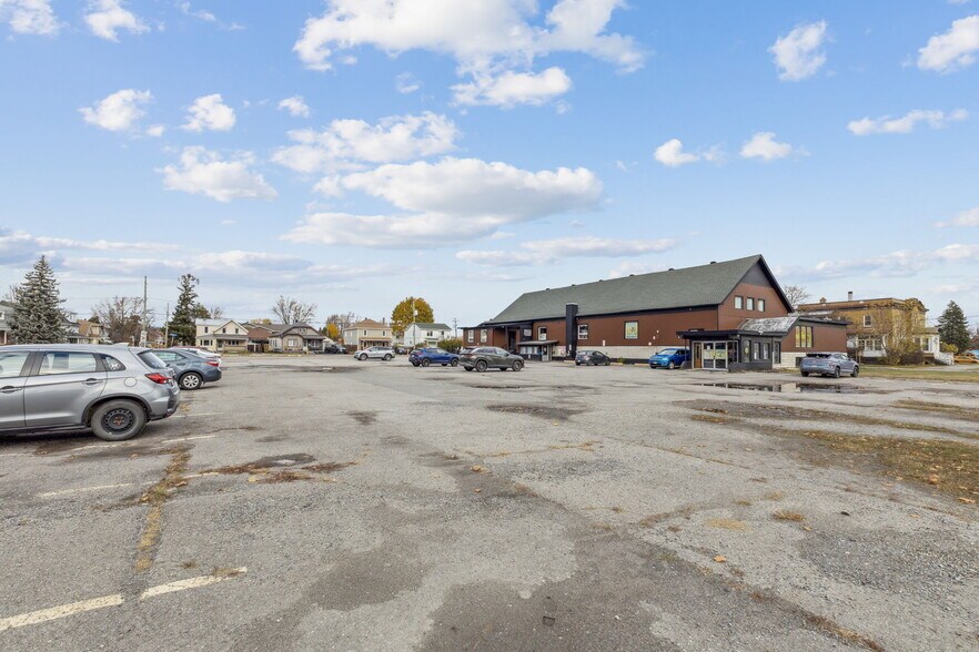 More Photos Of 195 Boul Maloney O, Gatineau Lodge Meeting Hall For Lease