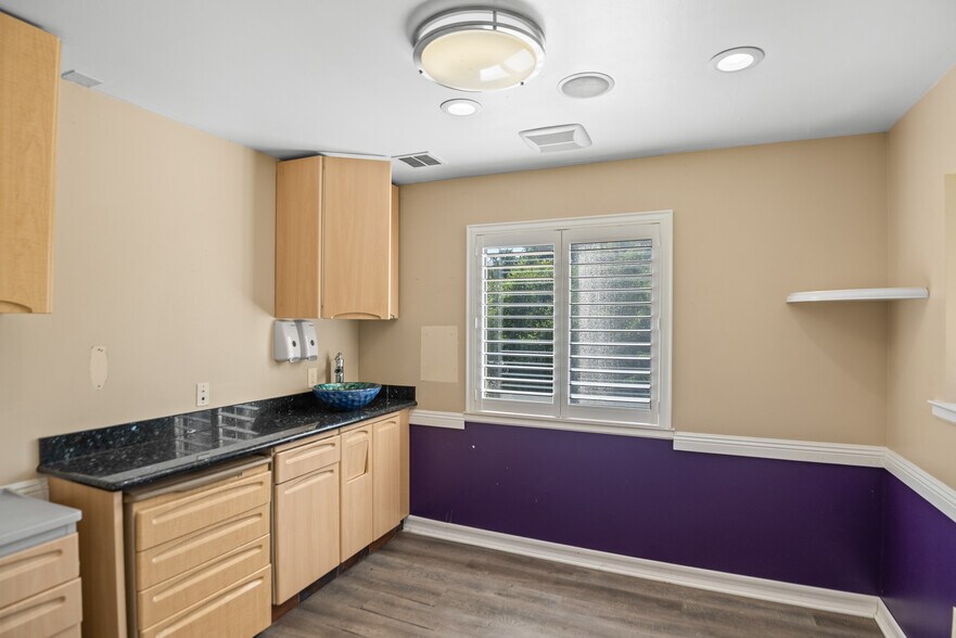 More Photos Of 360 Rose St, Danville Medical For Sale