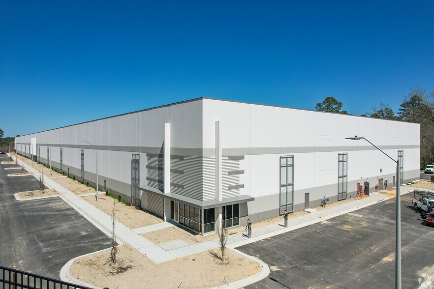More Photos Of 565 Hinton Oaks Blvd, Knightdale Industrial For Lease