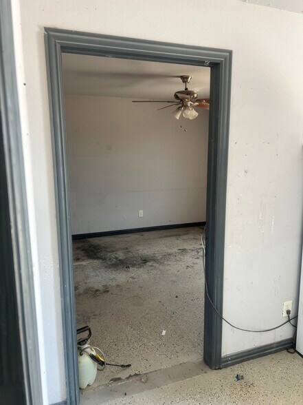 More Photos Of 2163 Golden Heights Rd, Fort Worth Flex For Lease