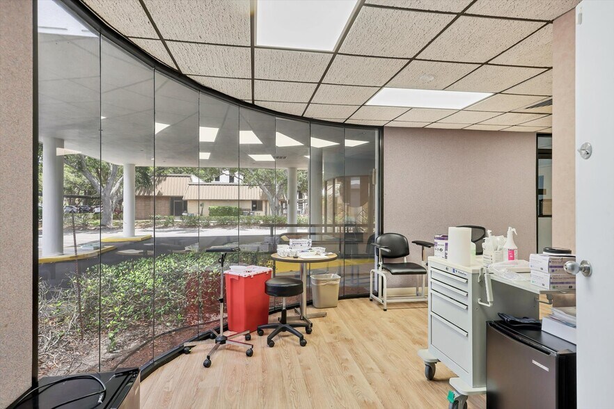 More Photos Of 6215 21st Ave, Bradenton Medical For Sale