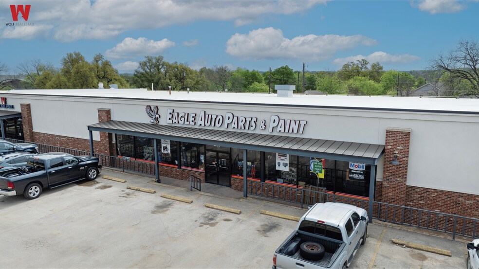 More Photos Of 901-905 N Austin Ave, Georgetown Storefront For Lease