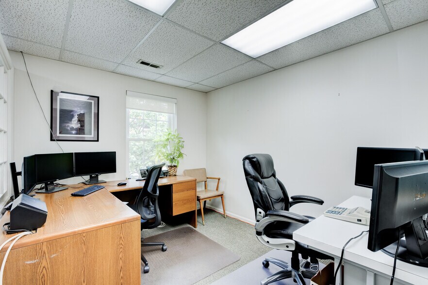 More Photos Of 11303-11327 Amherst Ave, Wheaton Office Residential For Lease