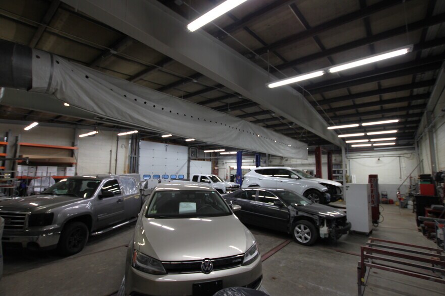 More Photos Of 73 W Boylston Dr, Worcester Auto Repair For Lease