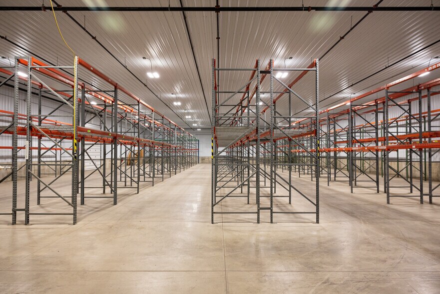 More Photos Of 246 E 4th St, Ashland Light Distribution For Sale