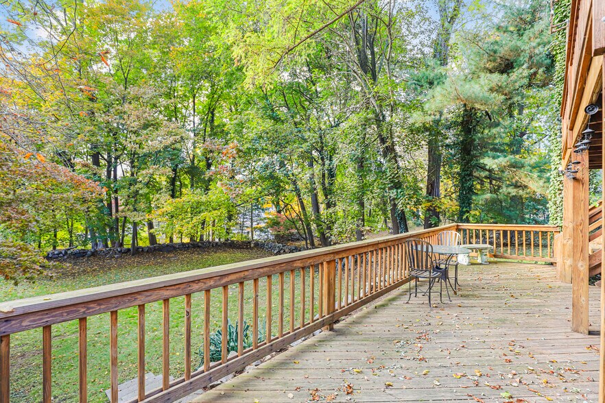 More Photos Of 47 Hollow Tree Ridge Rd, Darien Apartments For Sale