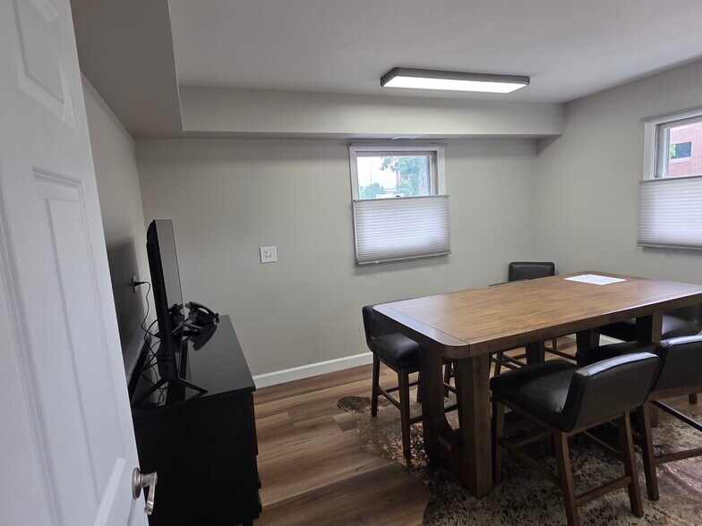 More Photos Of 338 S County Farm Rd, Wheaton Medical For Lease