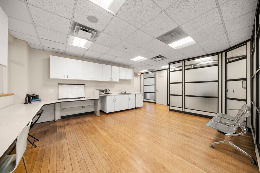 More Photos Of 2083 Center Ave, Fort Lee Medical For Lease
