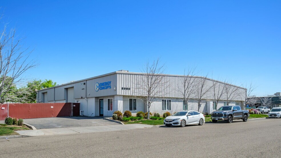 Primary Photo Of 2960 N Miami Ave, Fresno Warehouse For Lease