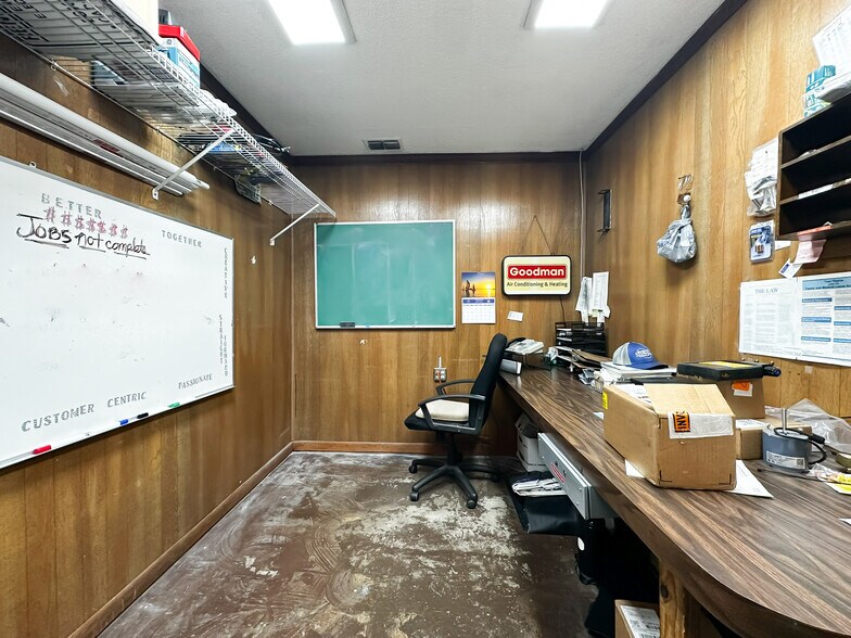 More Photos Of 3231 Drane Field Rd, Lakeland Industrial For Lease