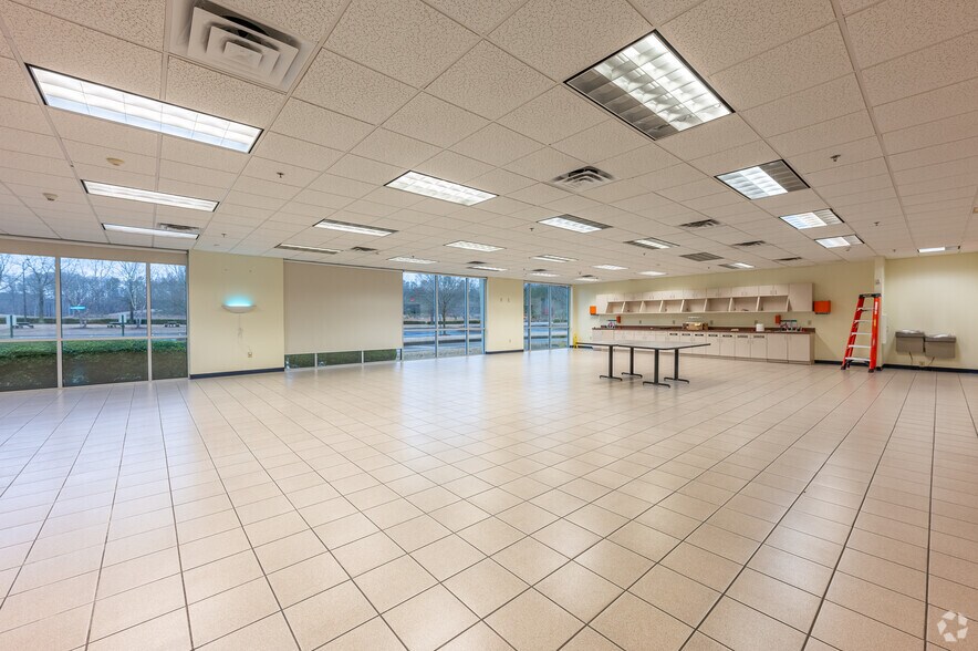 More Photos Of 580 Raco Pky, Pendergrass Distribution For Lease