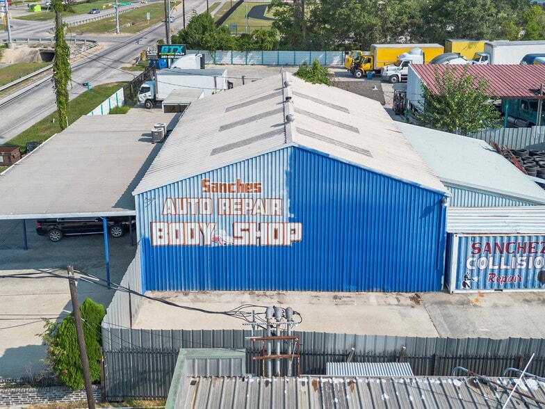 More Photos Of 8518 C E King Pky, Houston General Retail For Sale