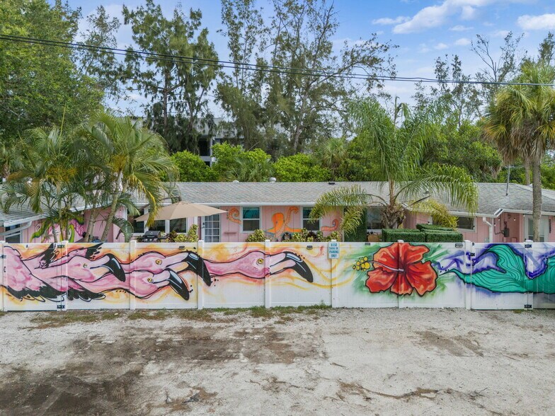 More Photos Of 6550 Sabal Dr, Sarasota Apartments For Sale