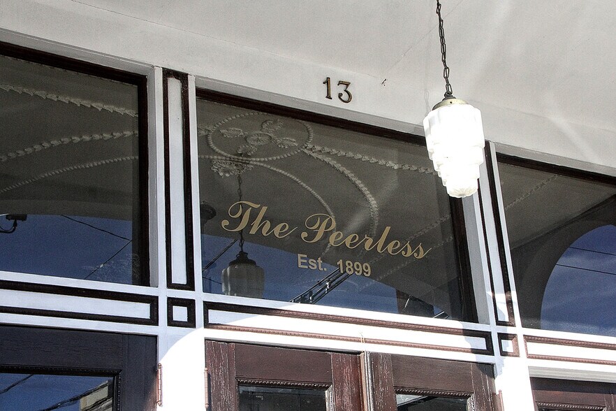 More Photos Of 13 W 10th St, Anniston Storefront For Sale