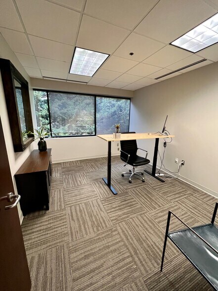 More Photos Of 308 N Peters Rd, Knoxville Office For Lease