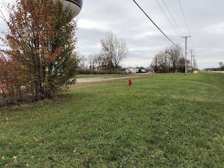 More Photos Of 1539 W US Route 6, Morris Showroom For Sale