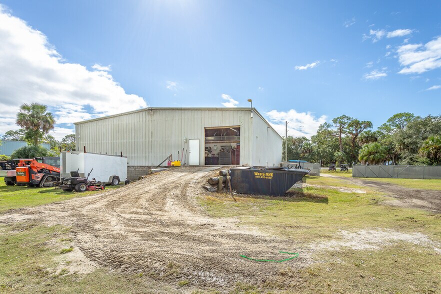 More Photos Of 631 W Us-98, Apalachicola General Retail For Sale