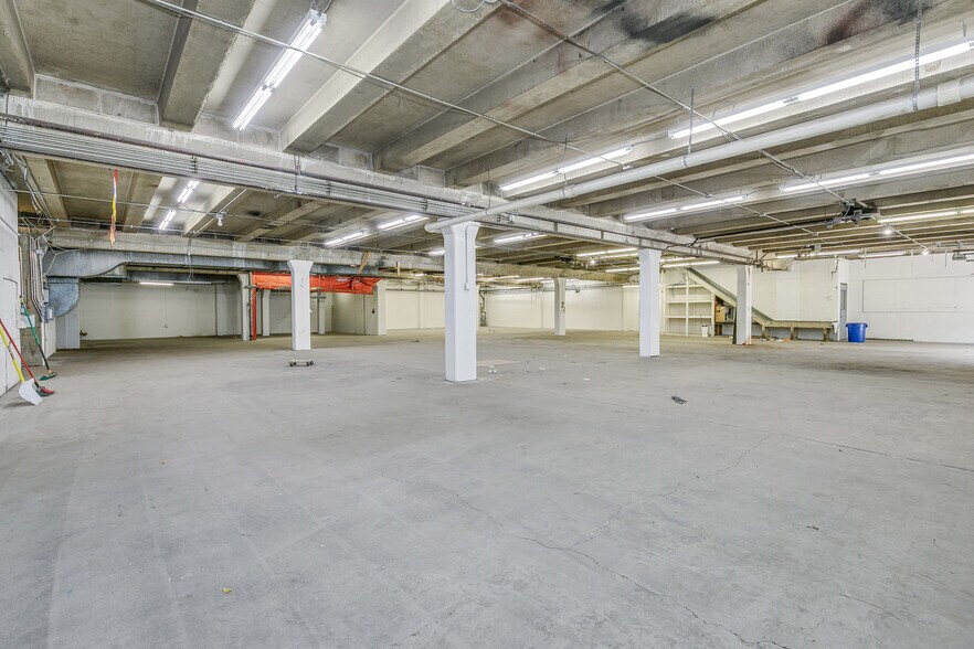 More Photos Of 678 7th St W, Saint Paul Warehouse For Lease