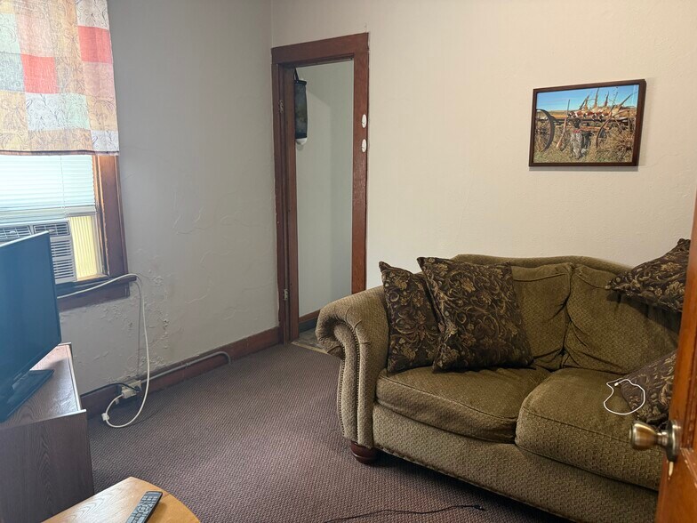 More Photos Of 218 Commercial Ave, Wallace Hotel For Sale