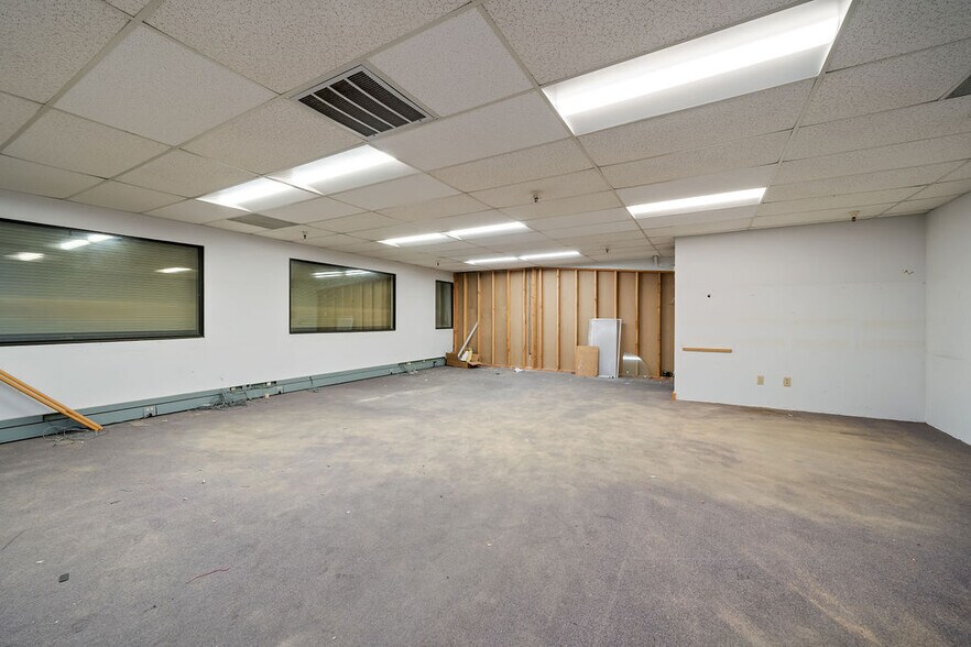 More Photos Of 1625 Commerce Way, Paso Robles Manufacturing For Lease