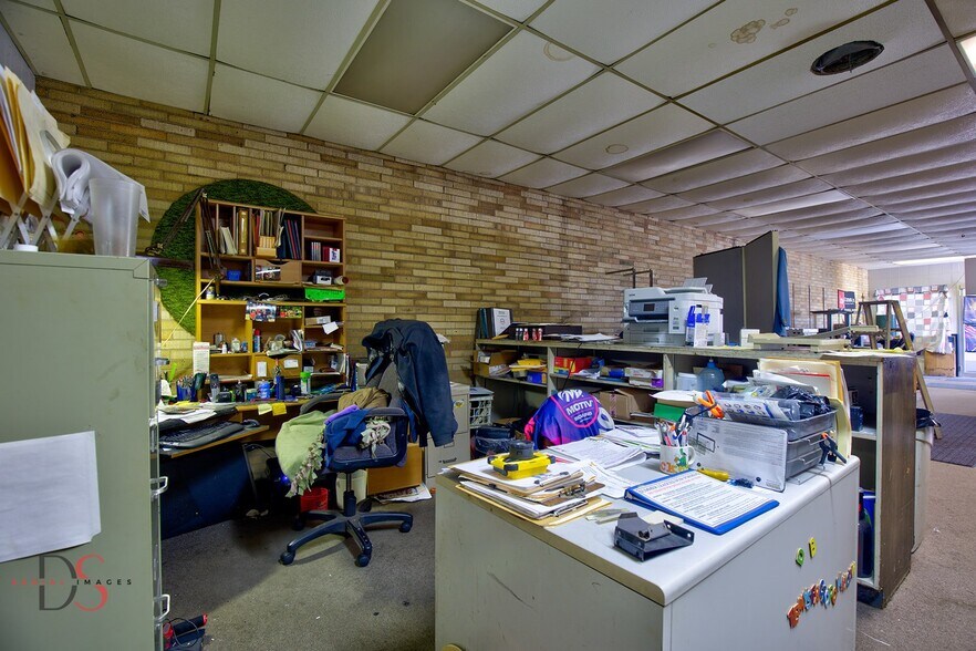 More Photos Of 2414 IL-23, Streator Flex For Sale