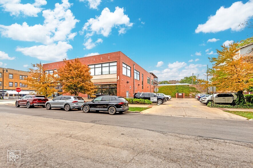 More Photos Of 4323 W Irving Park Rd, Chicago Storefront Retail Office For Sale