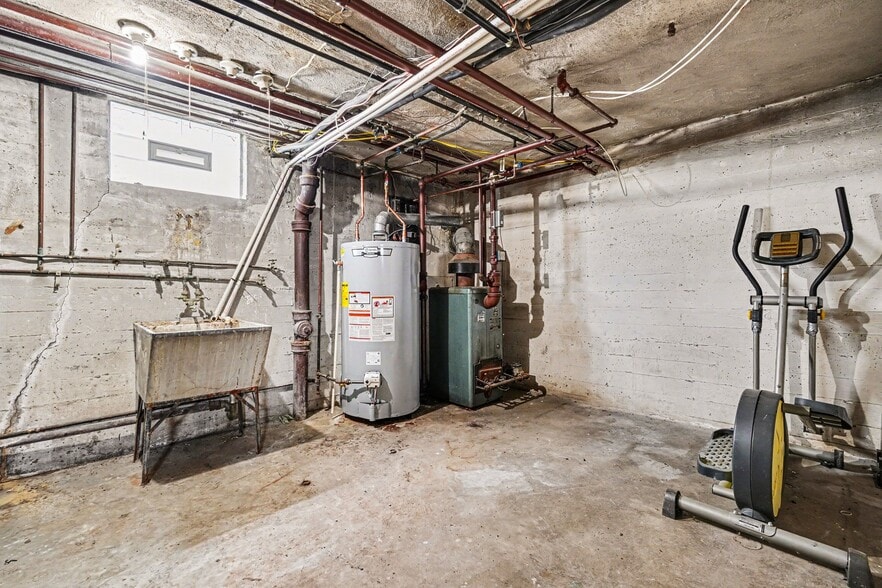 More Photos Of 2370 Losantiville Ave, Cincinnati Multifamily For Sale