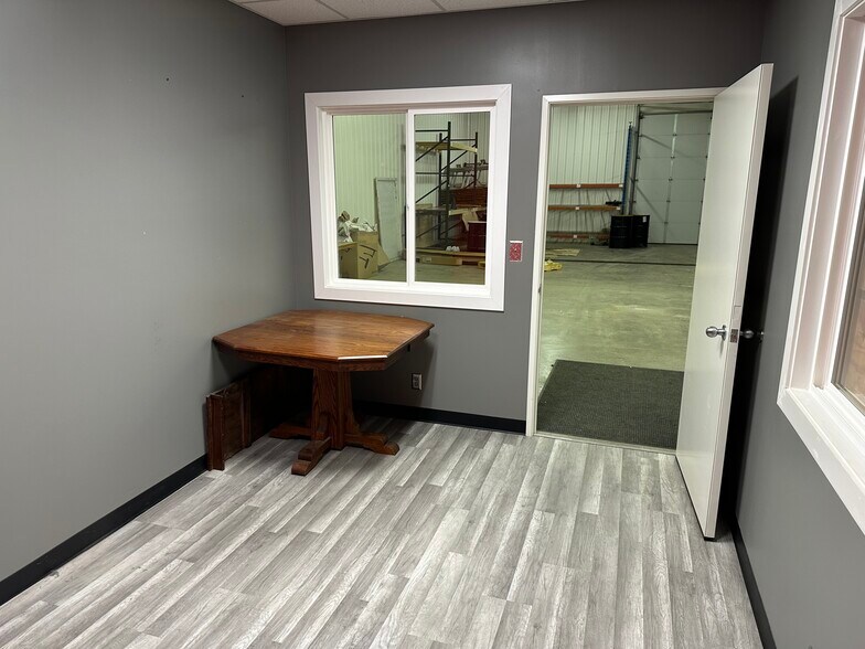 More Photos Of 7435 Kent Ave, Eau Claire Flex For Lease