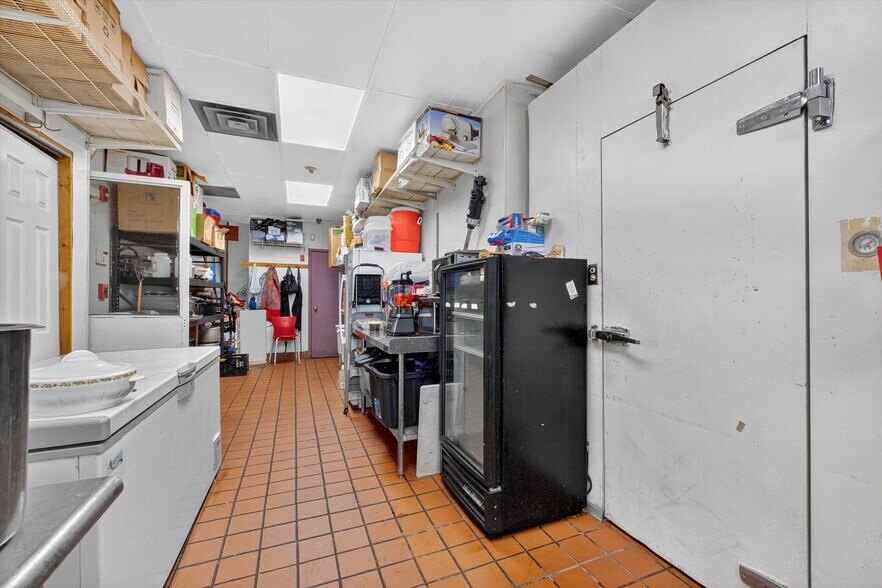 More Photos Of 4 Oscawana Lake Rd, Putnam Valley Supermarket For Sale