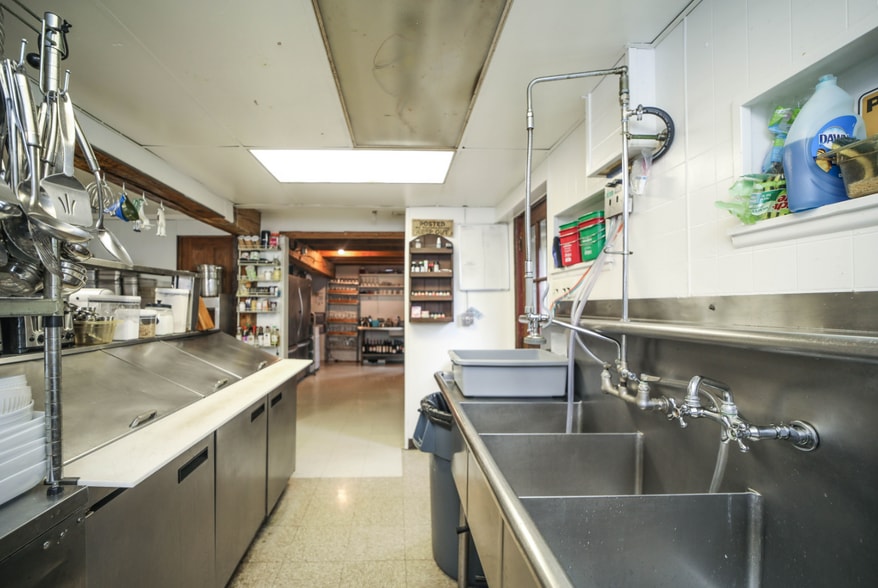 More Photos Of 352 Tye River Tpke, Vesuvius Hospitality For Sale