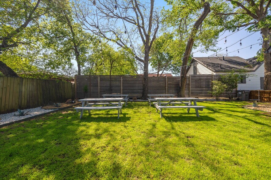 More Photos Of 148 Elm St, Keller Freestanding For Sale