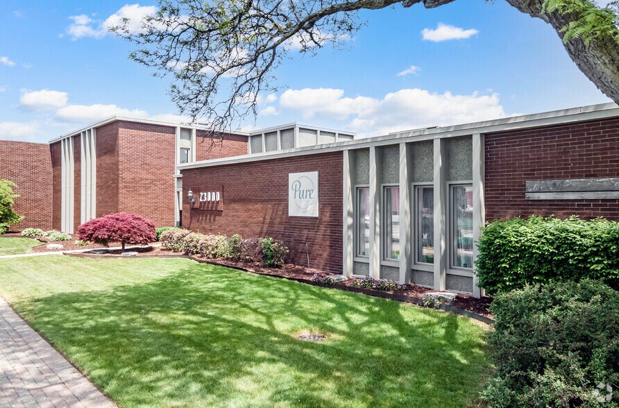 More Photos Of 23000 Greater Mack Ave, Saint Clair Shores Medical For Lease