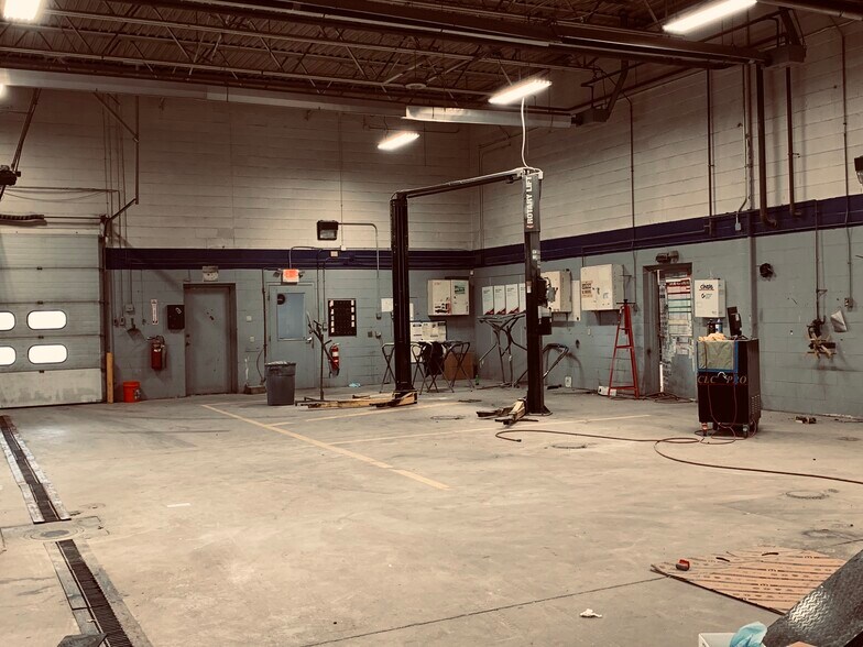 More Photos Of 4440 Salem Ave, Dayton Auto Repair For Sale