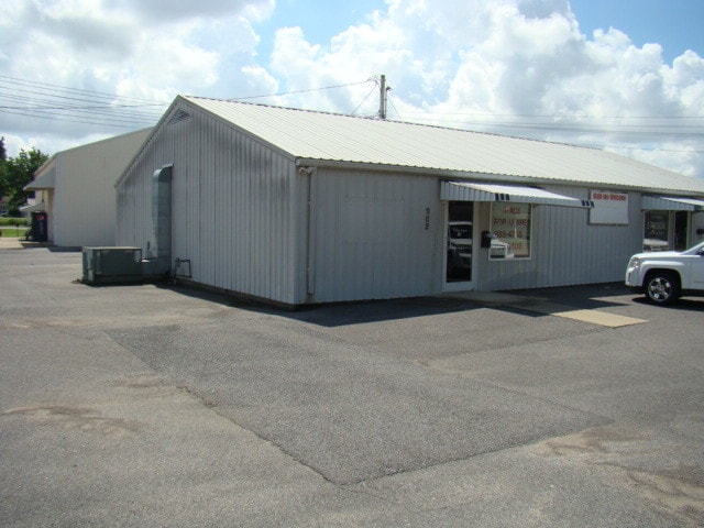902 Perkins St  