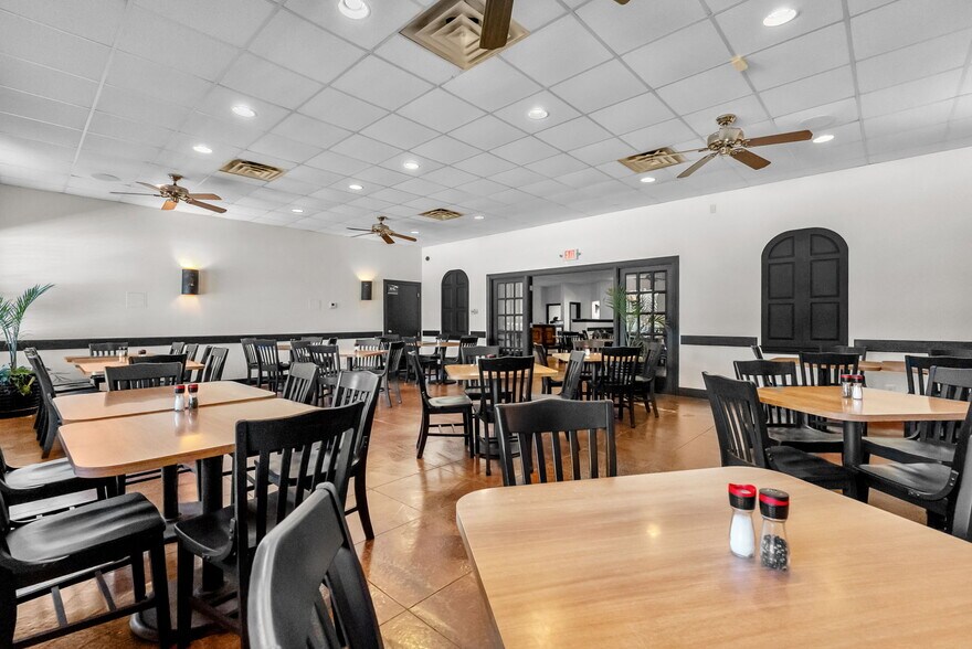 More Photos Of 983 N Highway 123 Byp, Seguin Restaurant For Sale