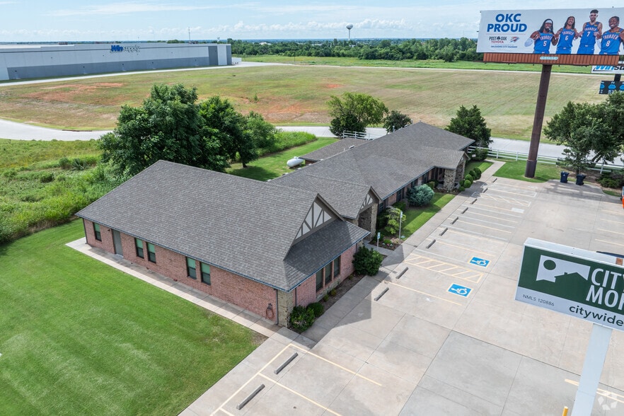 More Photos Of 9400 S I-35 Service Rd, Moore Office For Sale