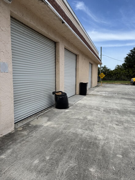 More Photos Of 1592 SE Village Green Dr, Port Saint Lucie Warehouse For Lease