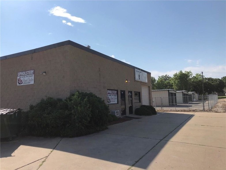 More Photos Of 401 Western Hills Trl, Granbury Warehouse For Sale